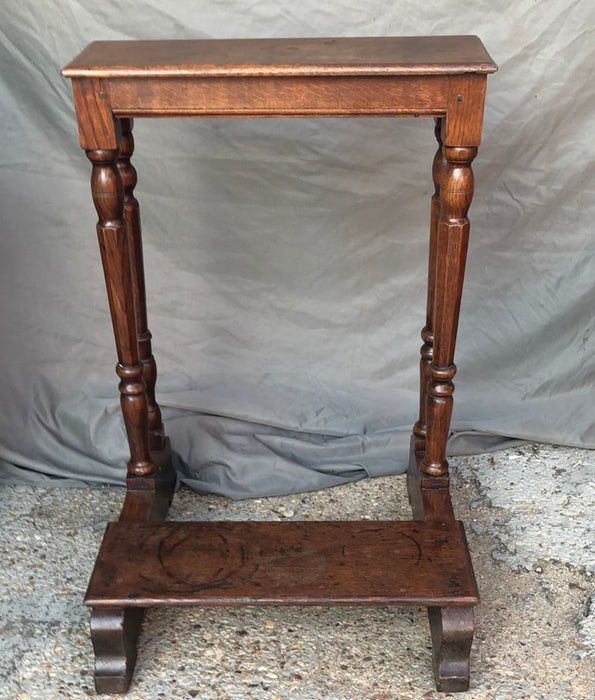 EARLY OAK KNEELER