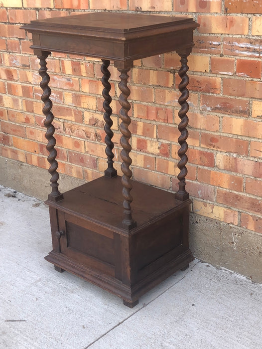 LOUIS XIII OAK SIDE TABLE/PEDESTAL