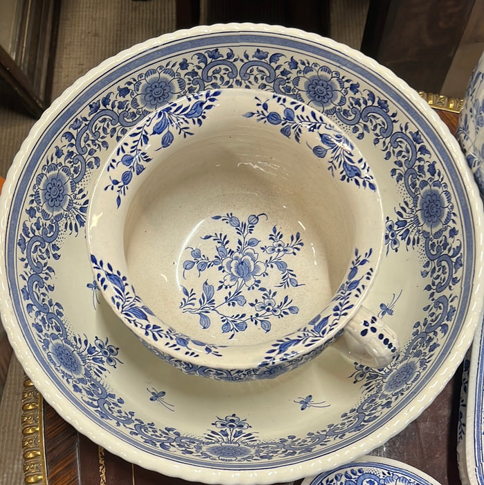 5 PIECE BLUE AND WHITE TRANSFERWARE BATH SET