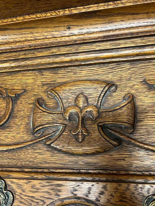 FOLIATE CARVED OAK WALL SHELF WITH HOOKS AND FLEUR DE LIS