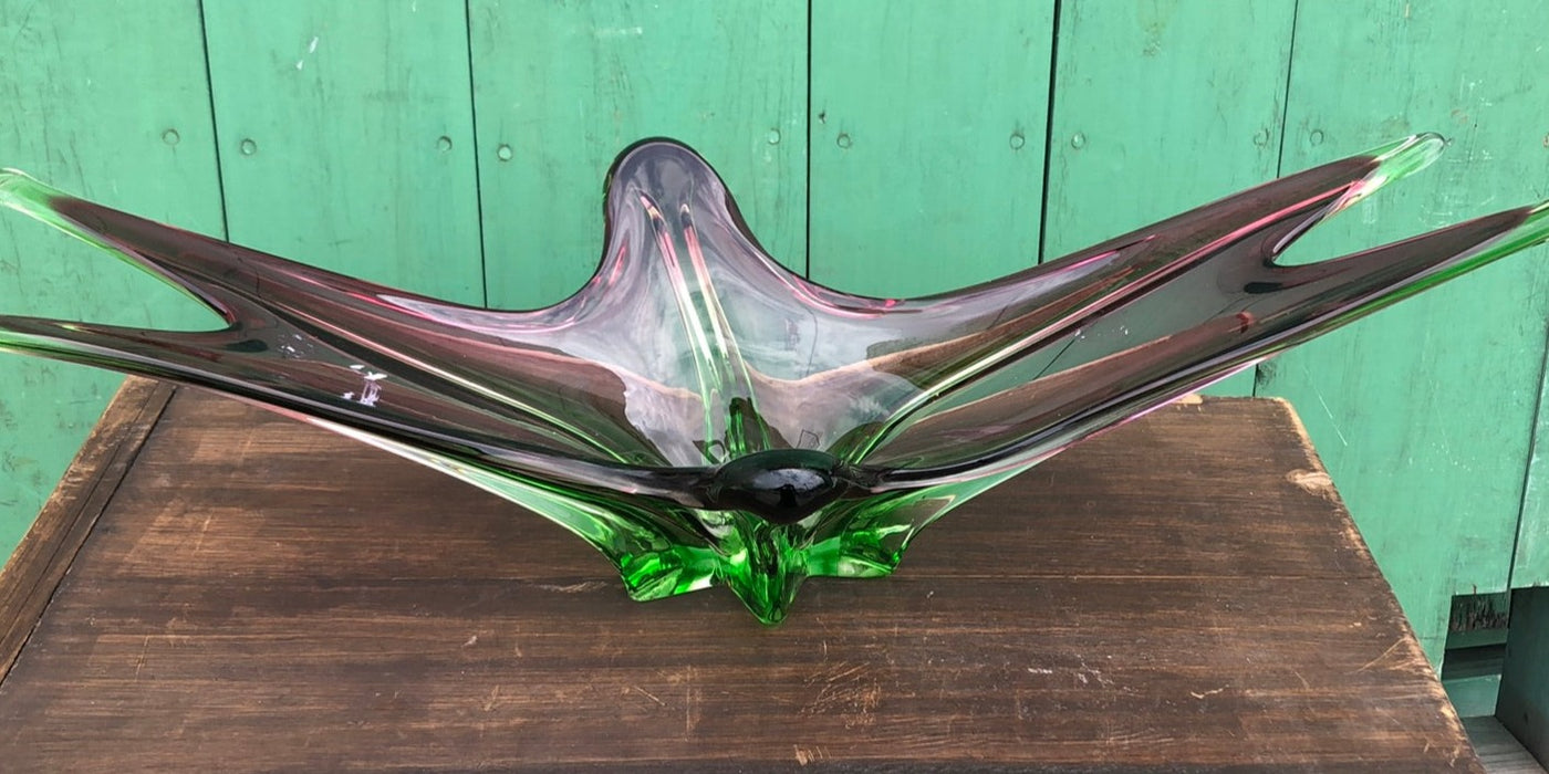 PURPLE AND GREEN ART GLASS CENTER BOWL