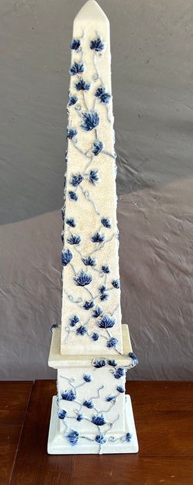 LARGE ANTIQUE CHINESE BLUE AND WHITE OBELISK