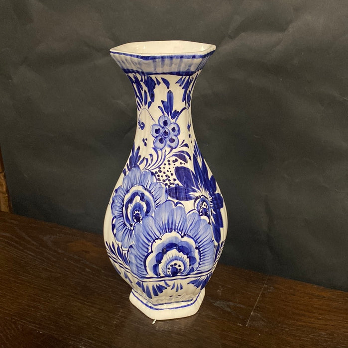 SMALL DELFT HEXAGONAL SHAPED RIBBED VASE