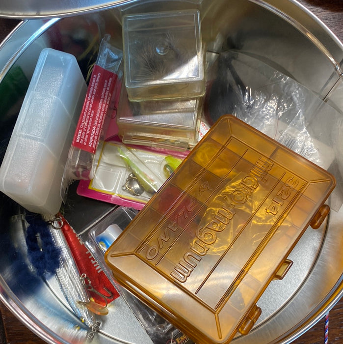 TIN CONTAINER WITH VARIOUS FISHING TACKLE AND LURES