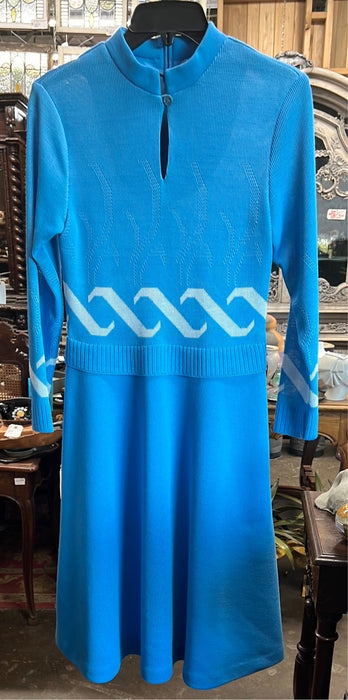 VINTAGE SKY BLUE KNIT LONG SLEEVE FLARED SKIRT DRESS