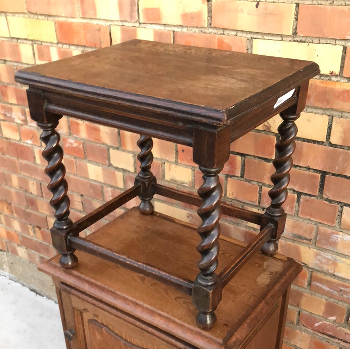 SMALL OAK BARLEY TWIST TABORET