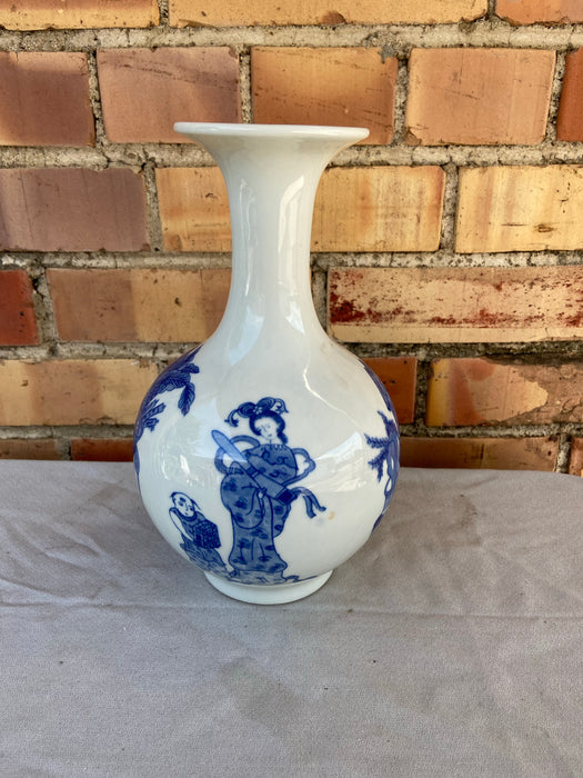 PAIR OF CHINESE BLUE AND WHITE VASES WITH FIGURES