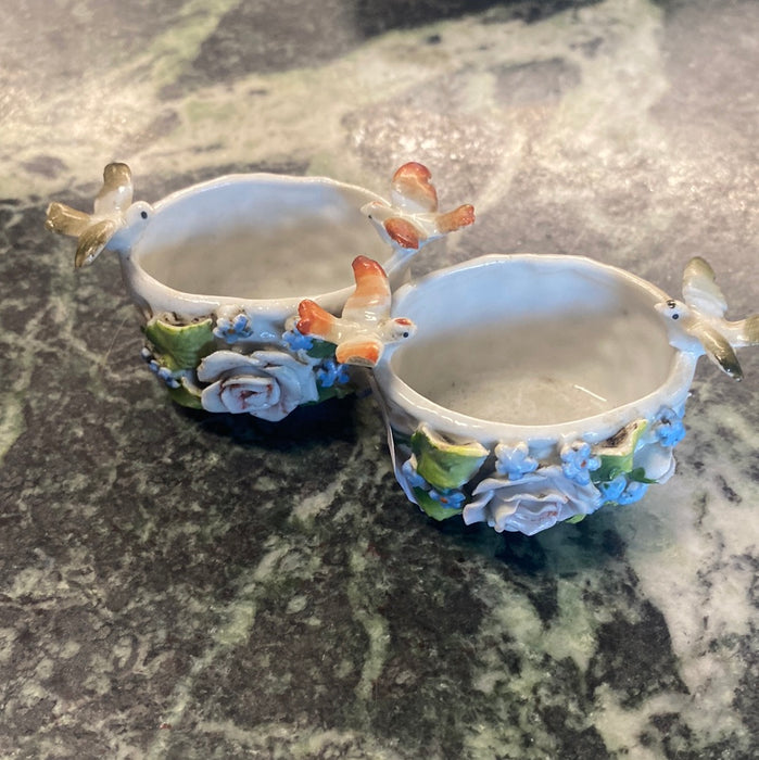 PAIR OF AS FOUND MINI FLORAL CERAMIC BASKETS WITH BIRDS