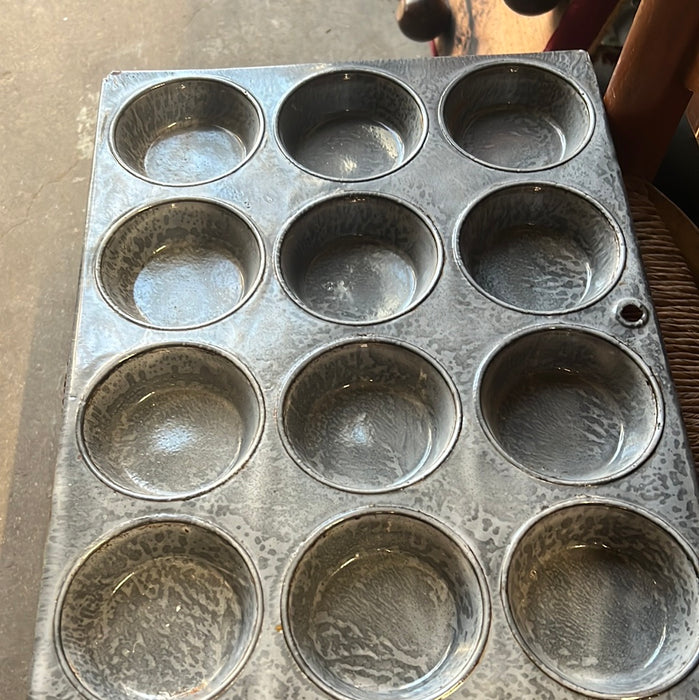 GRANITEWARE MUFFIN PAN