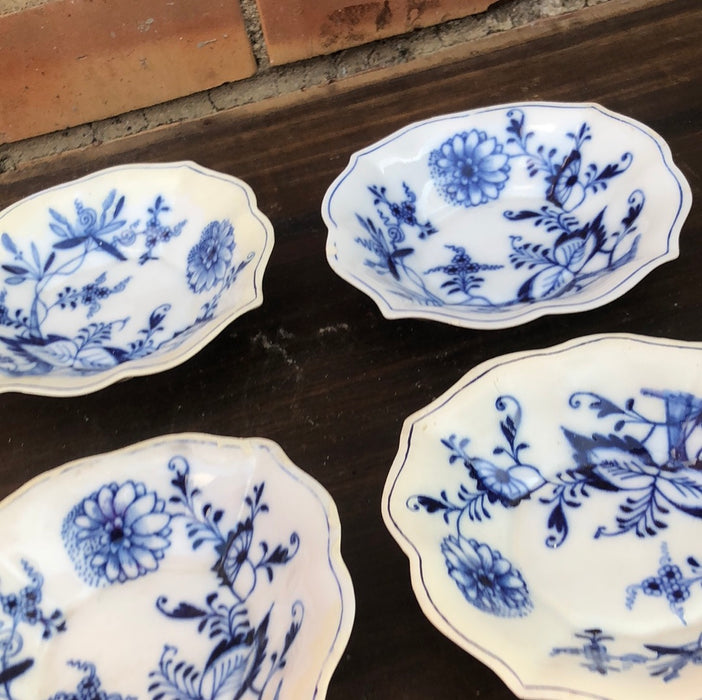 SET OF 4 MEISSEN BLUE AND WHITE FLORAL BERRY BOWLS