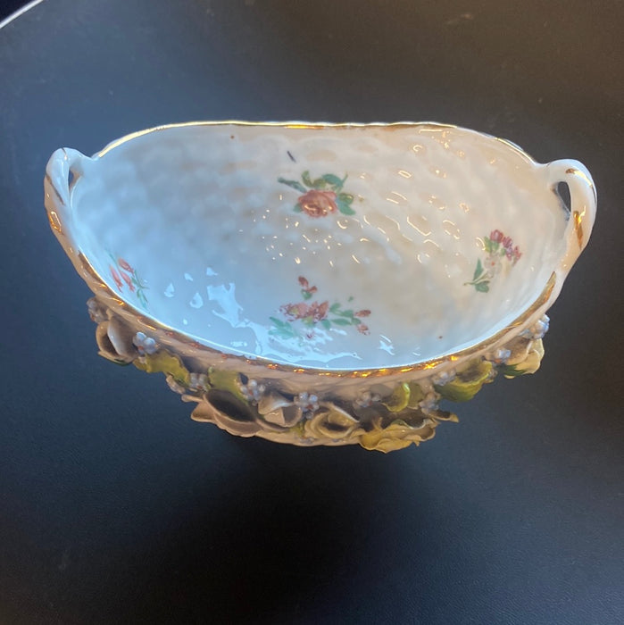 DOUBLE HANDLED FLORAL CERAMIC BASKET