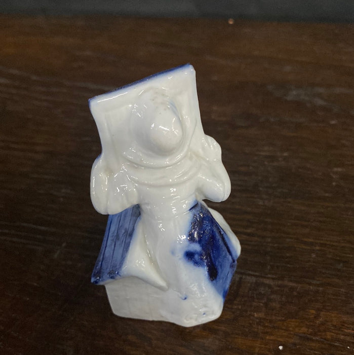 DELFT GIRL WITH HEAD IN FRAME FIGURINE
