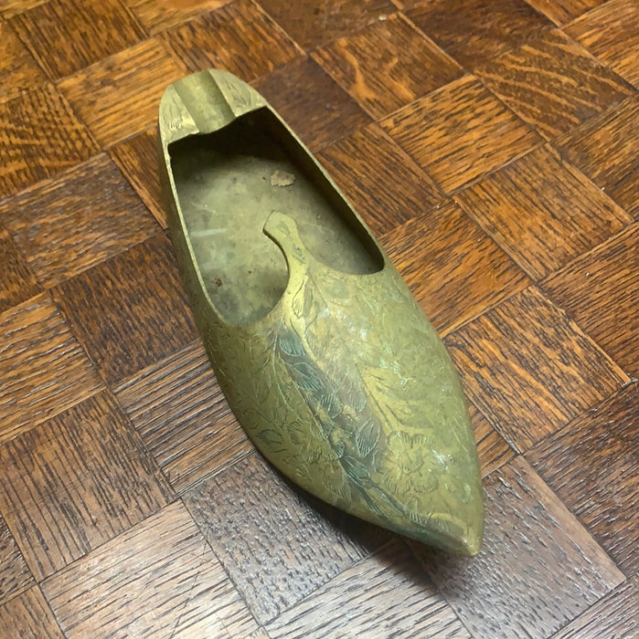BRASS INDIAN SHOE ASHTRAY