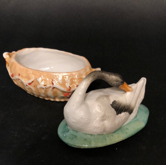 SWAN PORCELAIN BOX