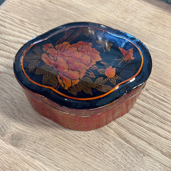 RED GOLD AND BLACK LACQUERED BOX WITH FLOWER AND BUTTERFLIES