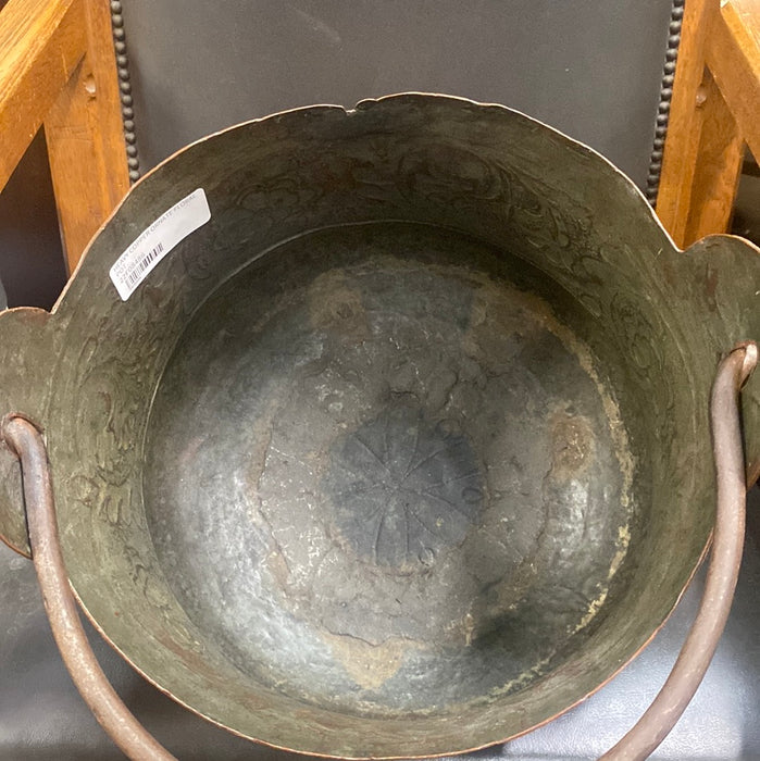 HEAVY COPPER POT WITH ORNATE FLORAL DESIGN