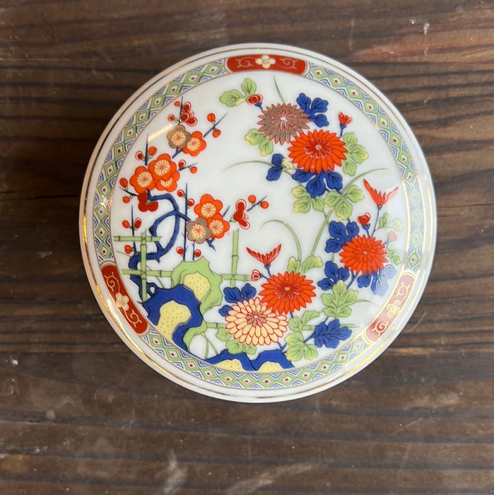 SMALL ROUND JAPANESE FLORAL PORCELAIN BOX