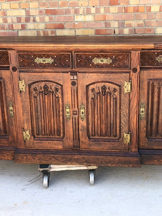 GOTHIC OAK ALTAR WITH LINENFOLD