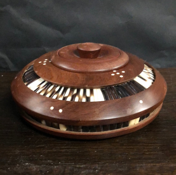 SMALL ROUND WOOD AND PORCUPINE QUILL BOX