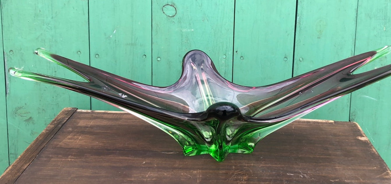 PURPLE AND GREEN ART GLASS CENTER BOWL