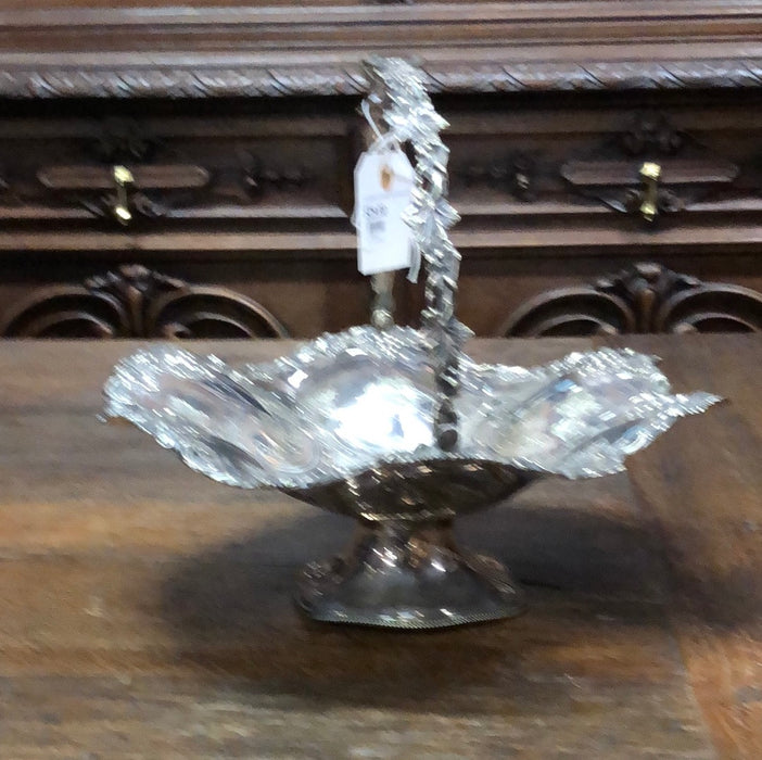 SILVERPLATE GRAPE MOTIF HANDLED BASKET