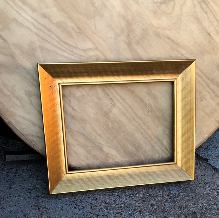 WIDE GOLD MEDIUM FRAME