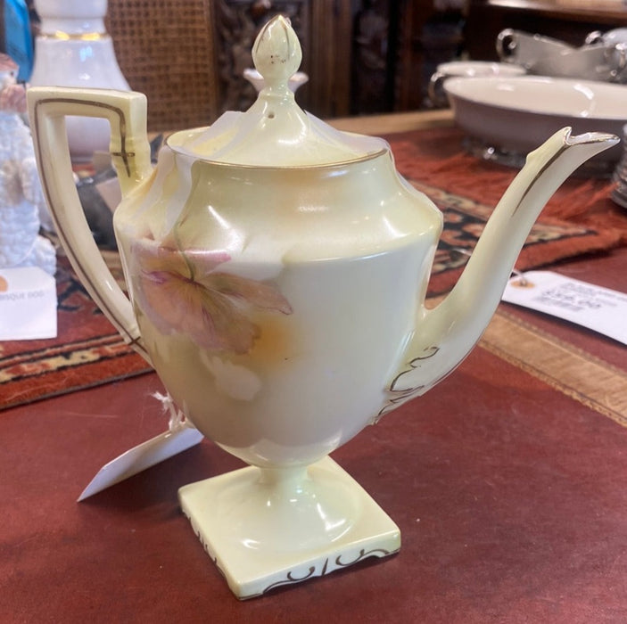 SMALL R.S. PRUSSIA TEA POT WITH ROSES