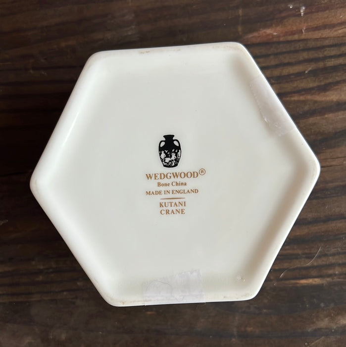 SMALL WEDGWOOD HEXAGONAL BOX WITH KUTANI CRANE