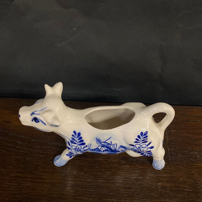 DELFT BLUE COW WITH WINDWILL PITCHER