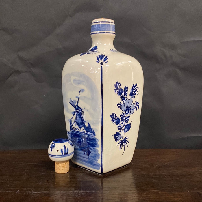 DELFT FLORAL CARAFE WITH LID