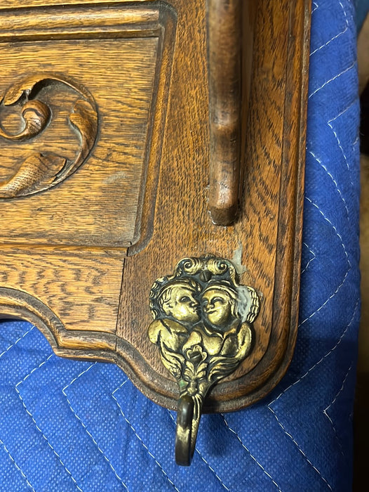 FOLIATE CARVED OAK WALL SHELF WITH HOOKS AND FLEUR DE LIS