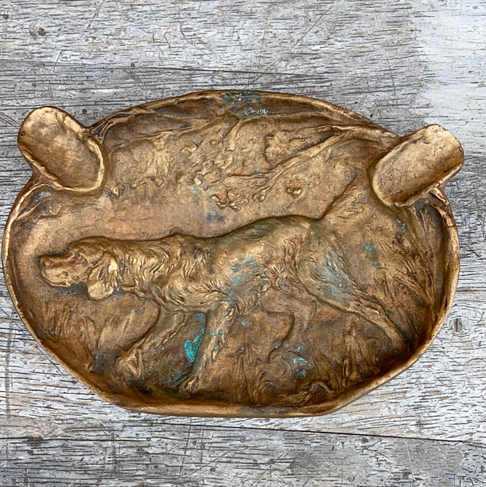 SMALL OVAL BRONZE ASHTRAY WITH HUNTING DOG