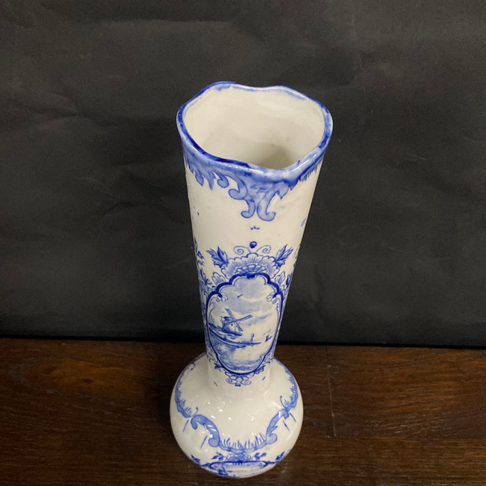 DELFT FLARED VASE WITH BULBOUS BASE