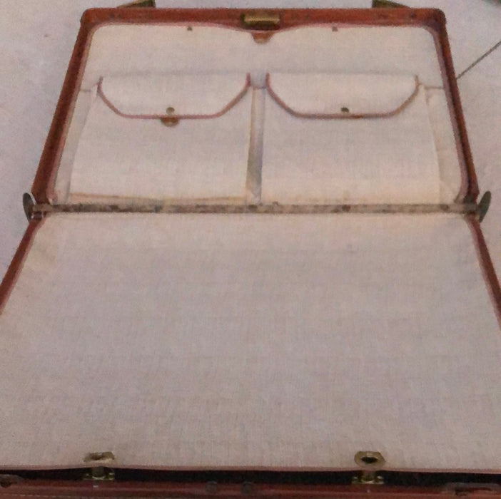 LEATHER SUITCASE