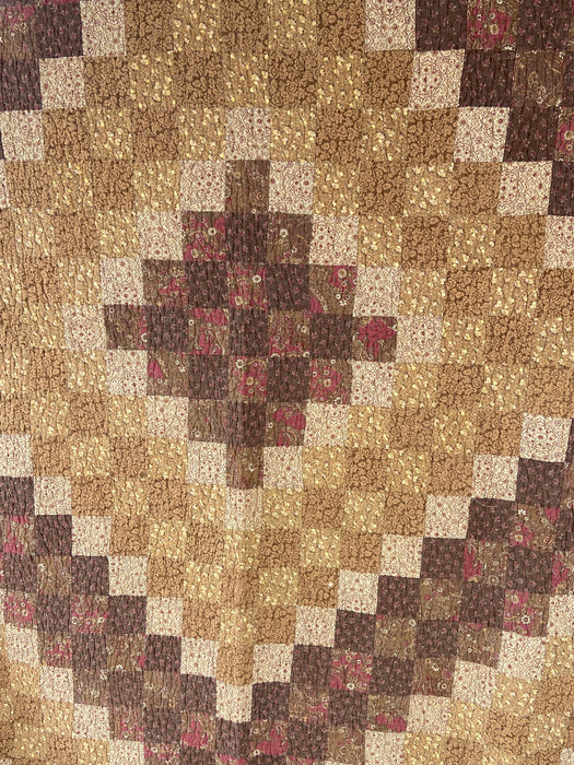 BROWN FLORAL SQUARE PATTERN QUILT WITH 2 PILLOW SHAMS