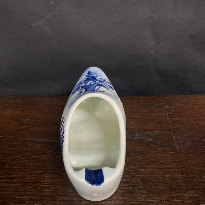 DELFT SHOE