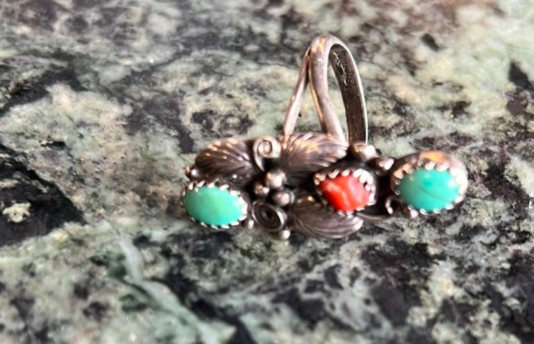 NAVAJO STERLING SILVER AND STONE RING