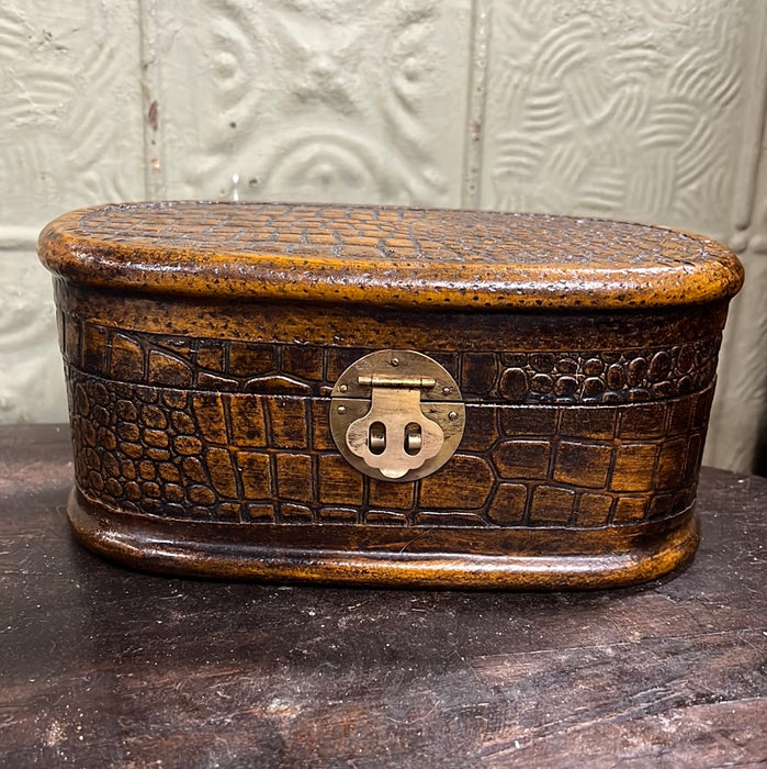 FAUX ALLIGATOR OVAL BOX