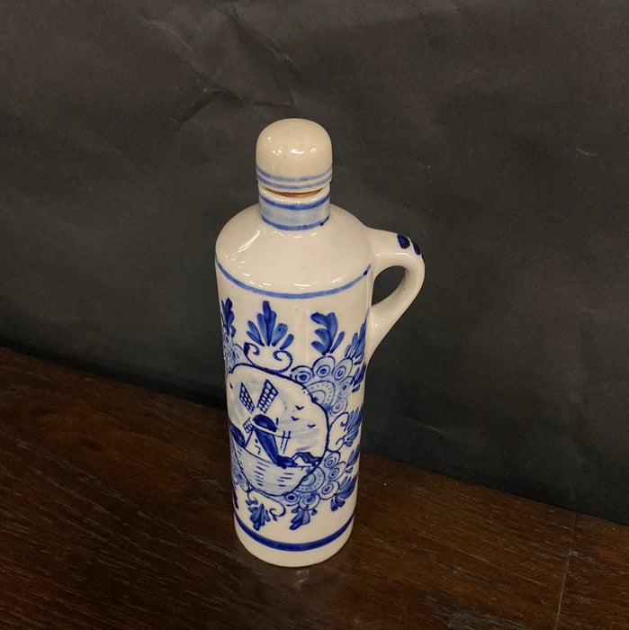 SMALL LIDDED CARAFE