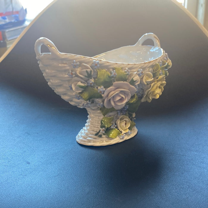 DOUBLE HANDLED FLORAL CERAMIC BASKET