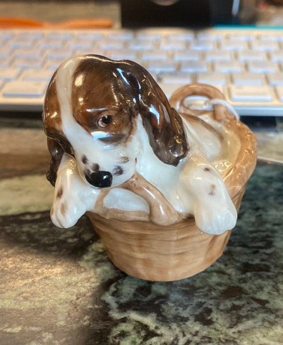 ROYAL DOULTON PUPPY IN BASKET