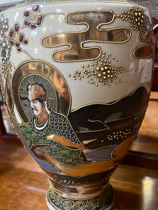 SATSUMA LARGE VASE WITH MAN