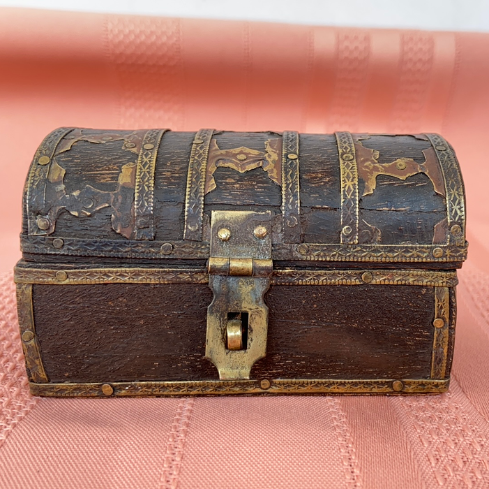 SMALL RECTANGULAR WOOD AND BRASS TREASURE CHEST BOX