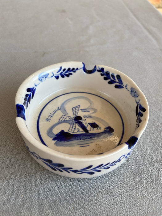 DELFT ASH TRAY