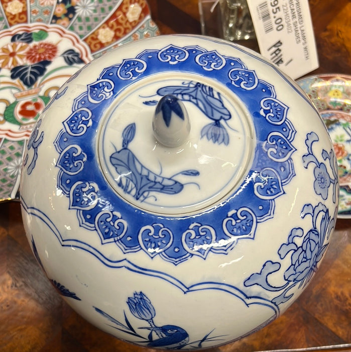 LARGE CHINESE BLUE AND WHITE GINGER JAR