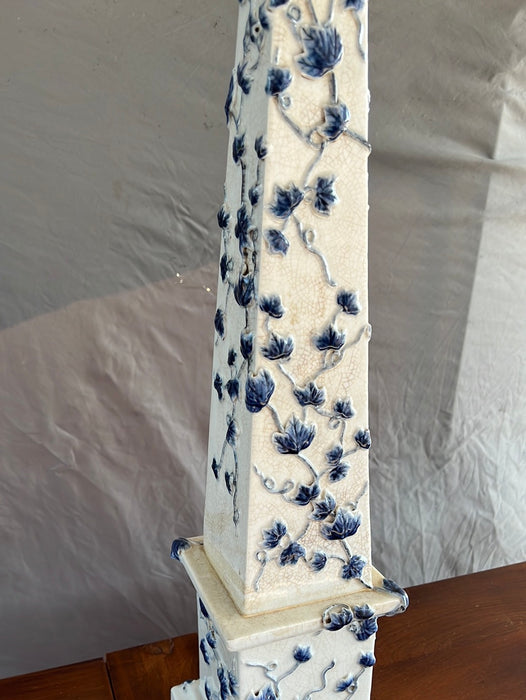 LARGE ANTIQUE CHINESE BLUE AND WHITE OBELISK
