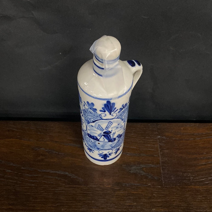 SMALL LIDDED CARAFE