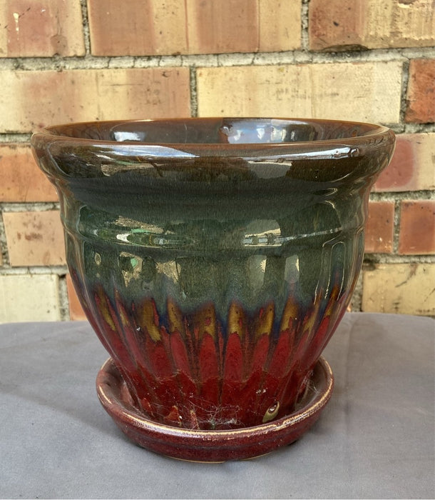 GLAZED STONEWARE PLANTER WITH ATTACHED SAUCER