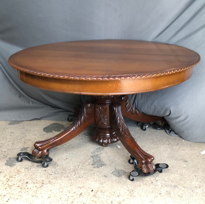 QUALITY 19TH CENTURY AMERICAN ROUND PEDESTAL TABLE WITH 4 LEAVES