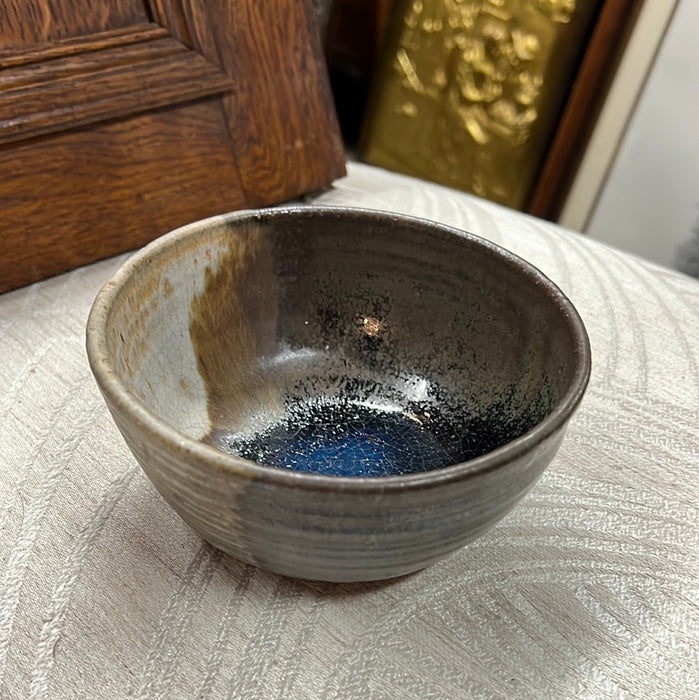 SMALL STUDIO POTTERY BOWL WITH SPLASH OF SAPPHIRE BLUE